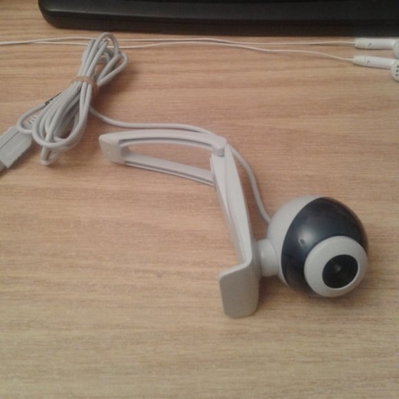 Logitech Webcam Open Box but not used - Picture 3 of 5